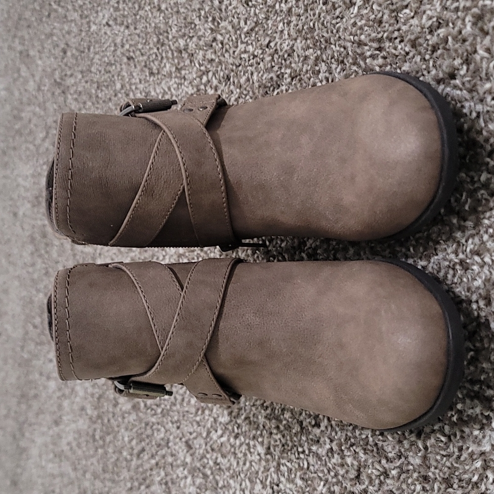 Indigo Rd Heel Booties Women's in Tan